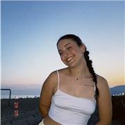 Soy graduada en técnica de educación infantil, estoy cursando una carrera de educación infantil y me encantaría dar clases a niños